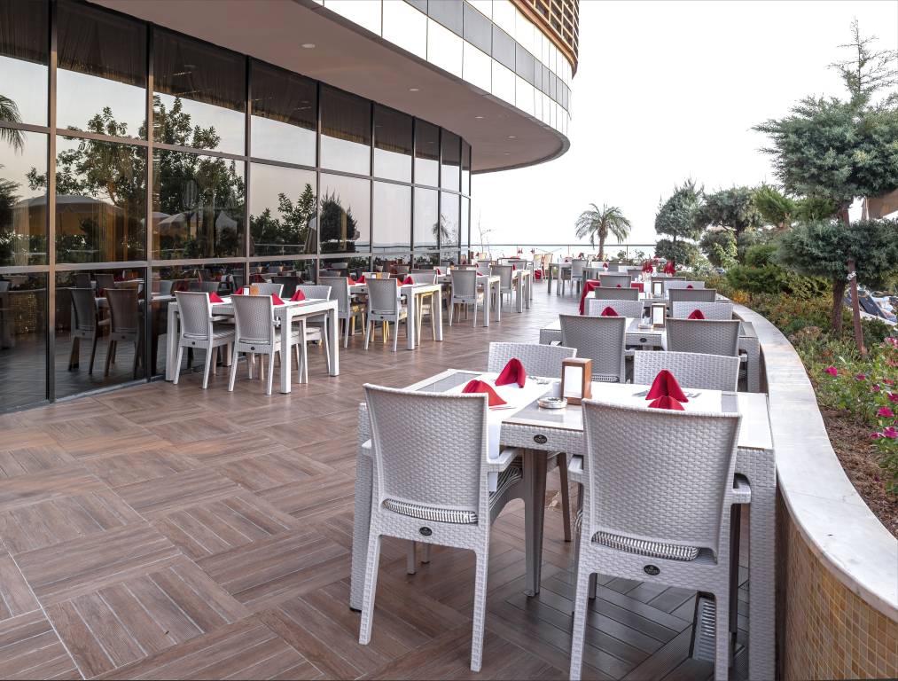 Main restaurant - terrace