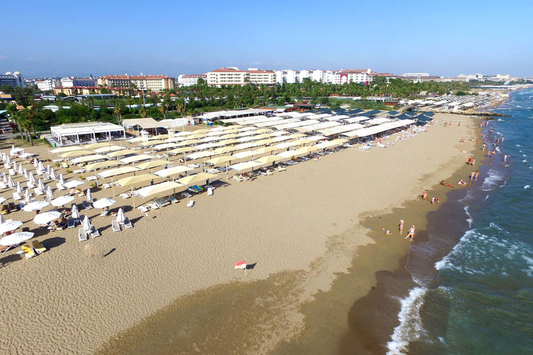 Hotel Side Royal Paradise - widok z góry na plażę i na morze