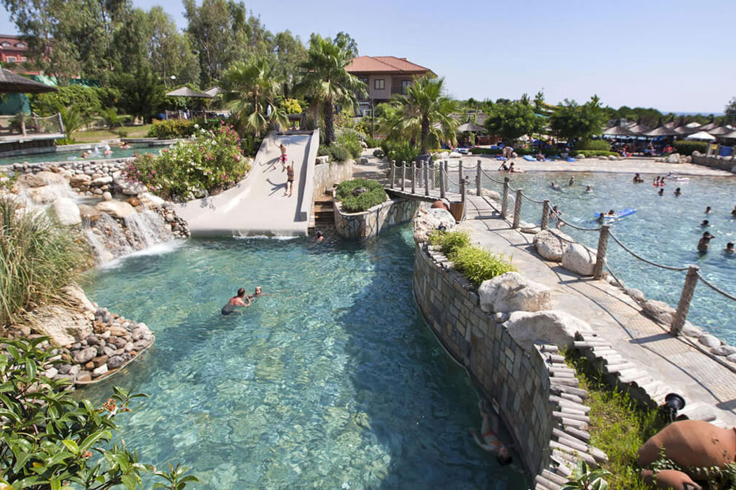 Hotel Club Grand Aqua - widok na baseny i zjeżdżalnię