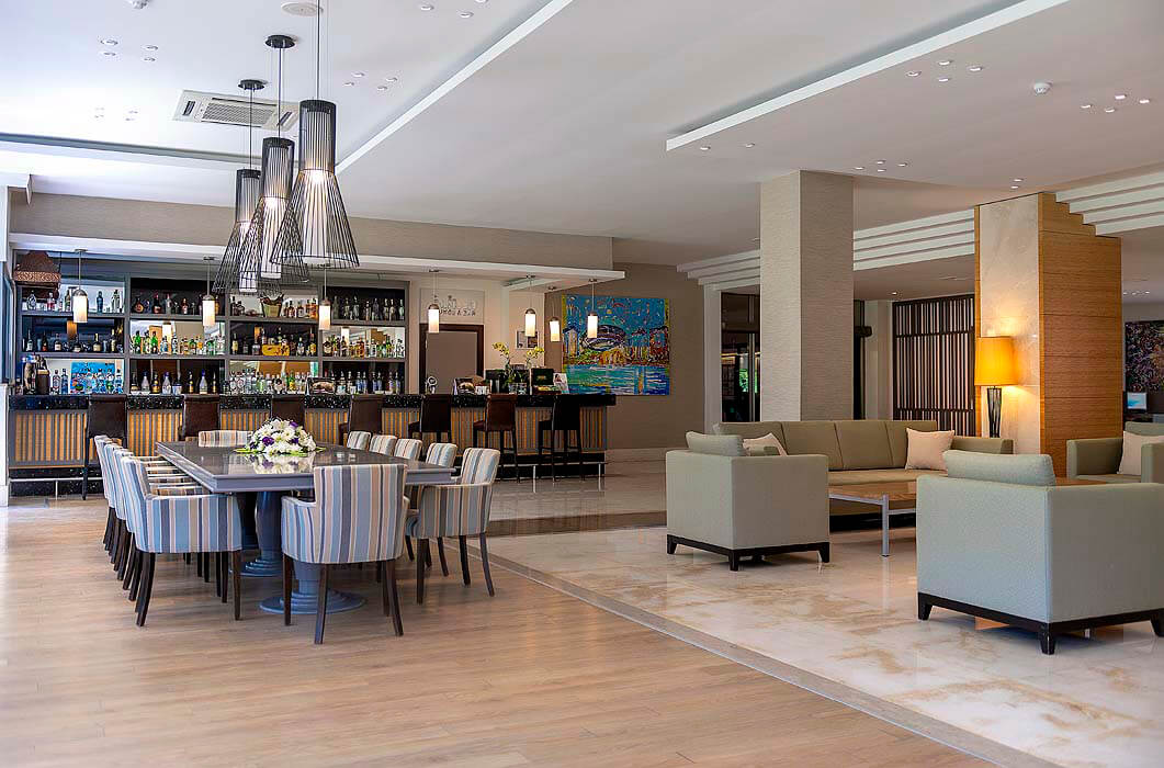 Turquoise Hotel - lobby bar