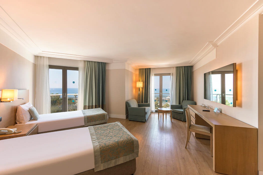 Turquoise Hotel - przykładowy pokój deluxe family sea view
