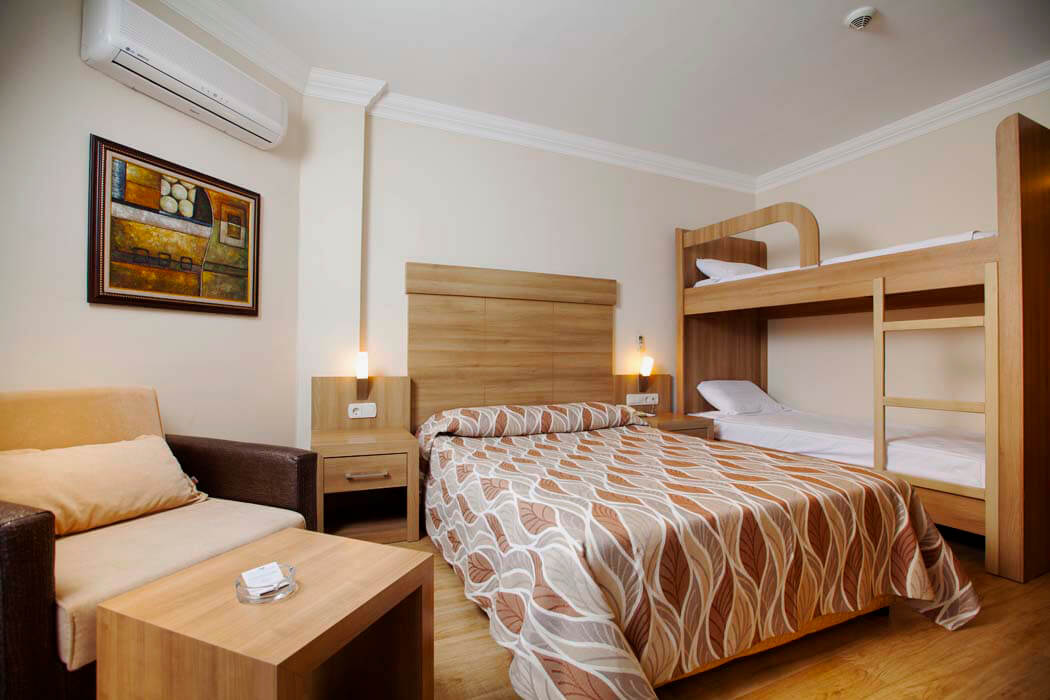 Hotel Club Side Coast - pokój z łóżkiem piętrowym