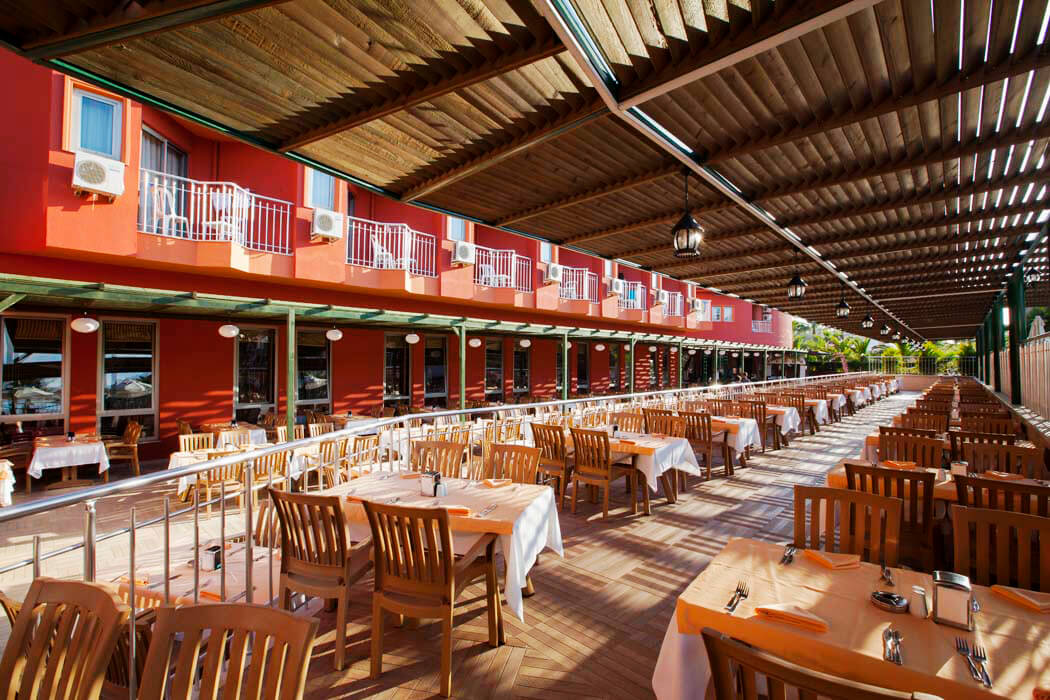 Hotel Club Side Coast - restauracja główna - taras