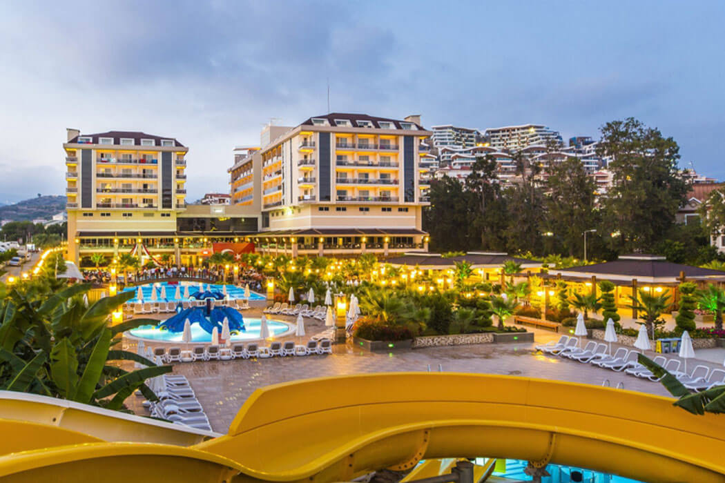 Dizalya Palm Garden Hotel - wieczór