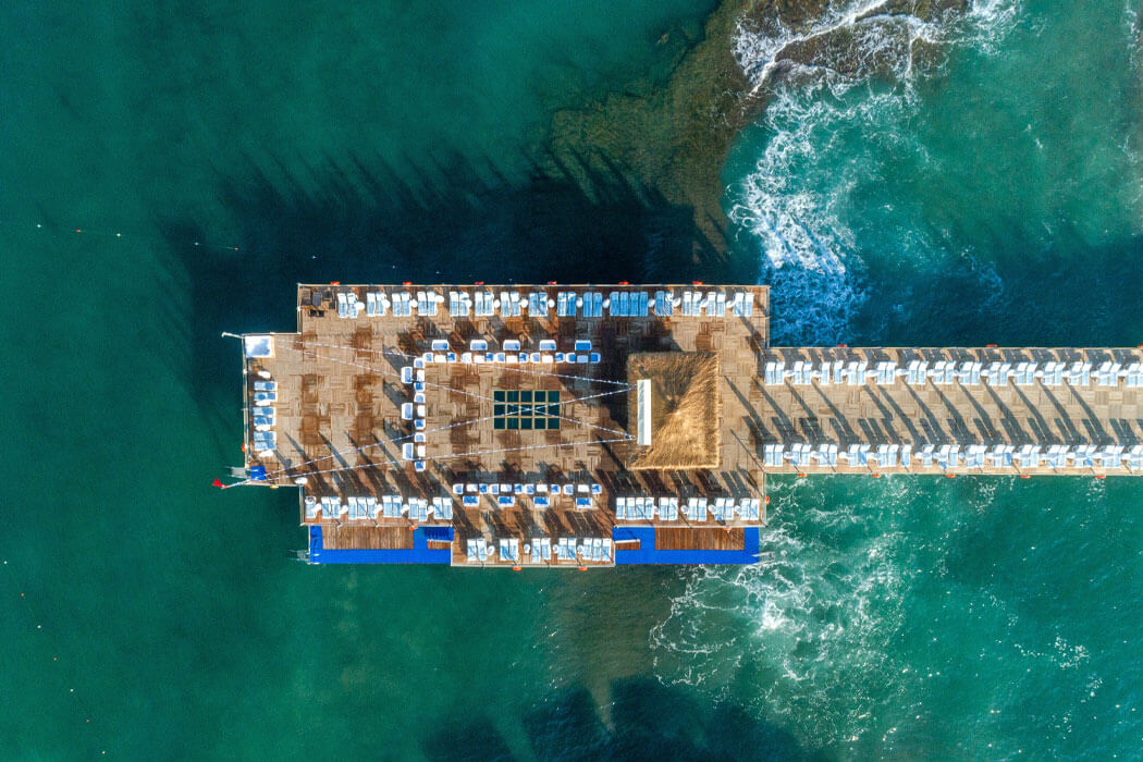 Palmeras Beach Hotel - widok z góry na pomost                        