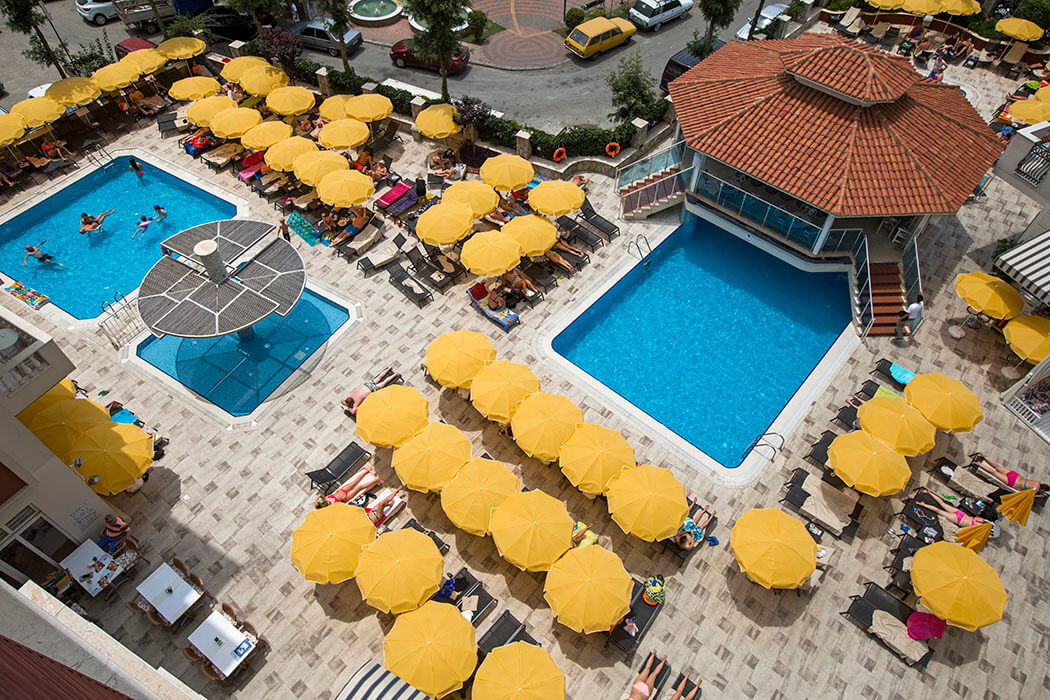 Hotel Villa Sunflower Aparts & Suites - widok na baseny