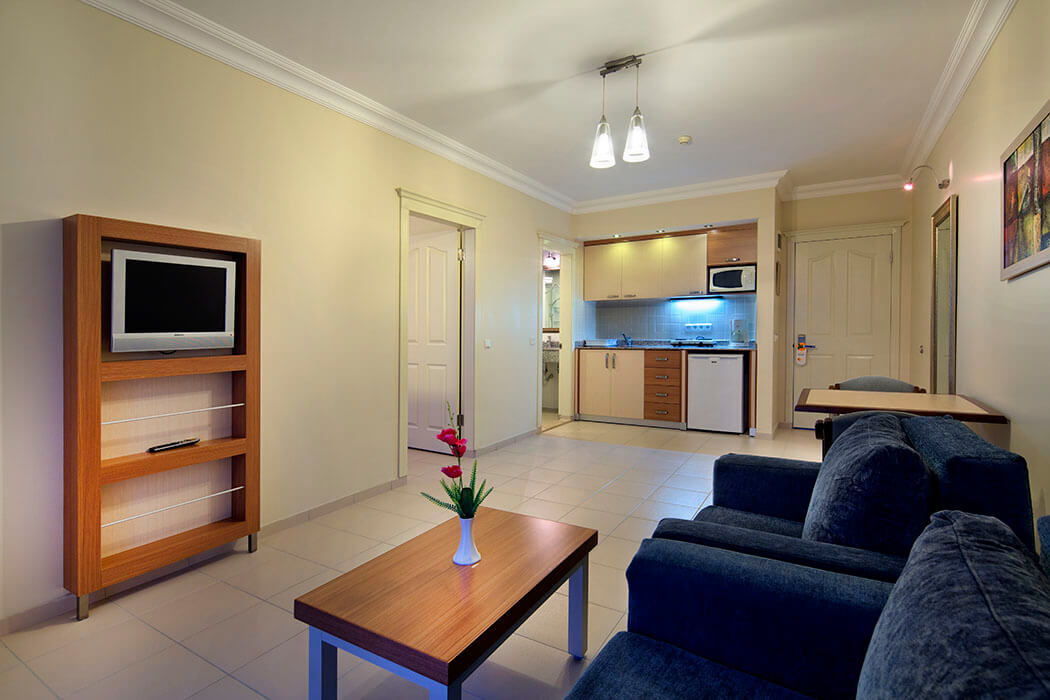 Hotel Villa Sunflower Aparts & Suites - salon z aneksem w pokoju suite