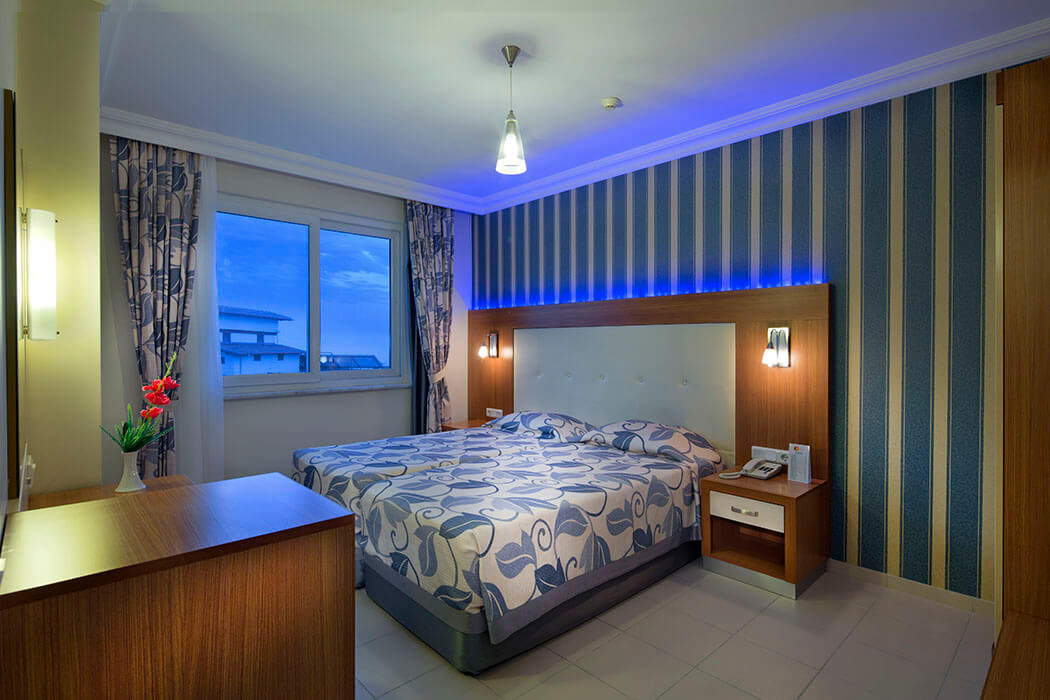 Hotel Villa Sunflower Aparts & Suites - sypialnia w suite
