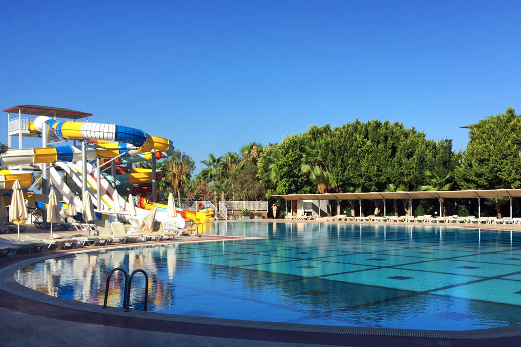 Meridia Beach Hotel - basen ze zjeżdżalniami