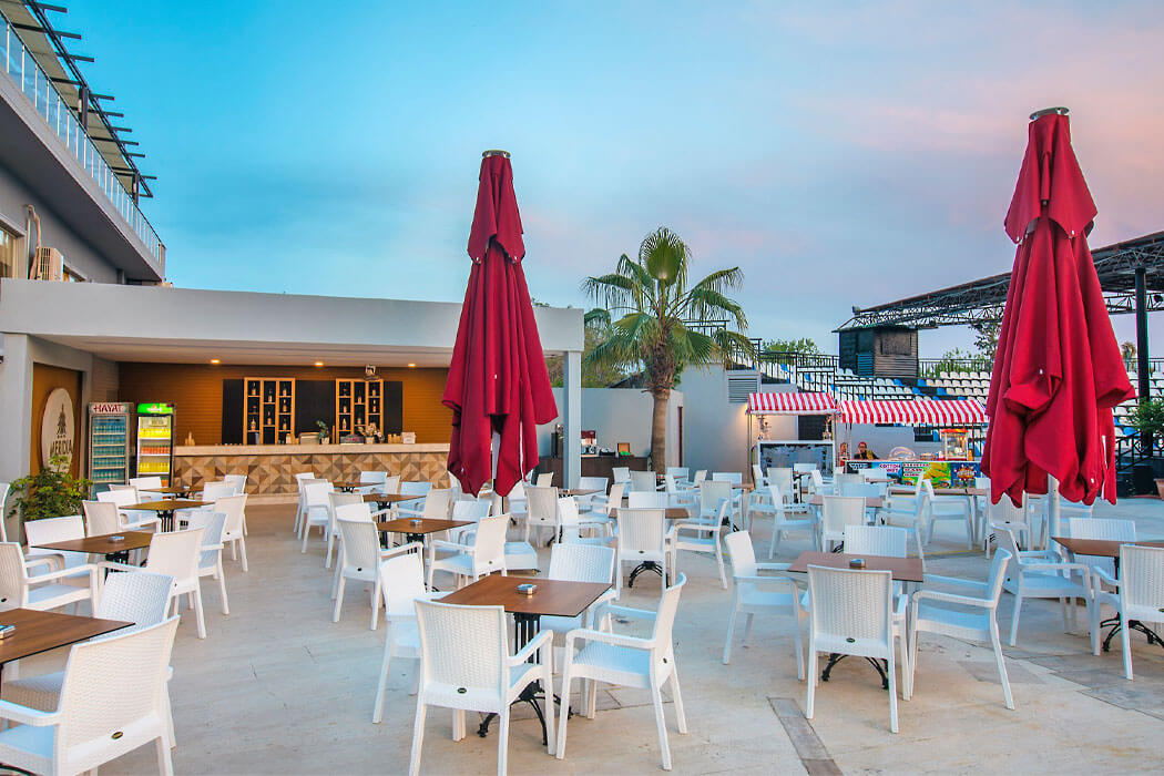 Meridia Beach Hotel - pool bar