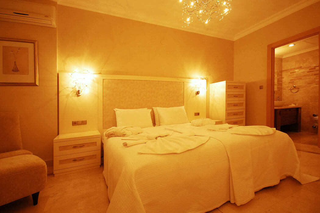 Goldcity Hotel - łóżko małżeńskie w suite family