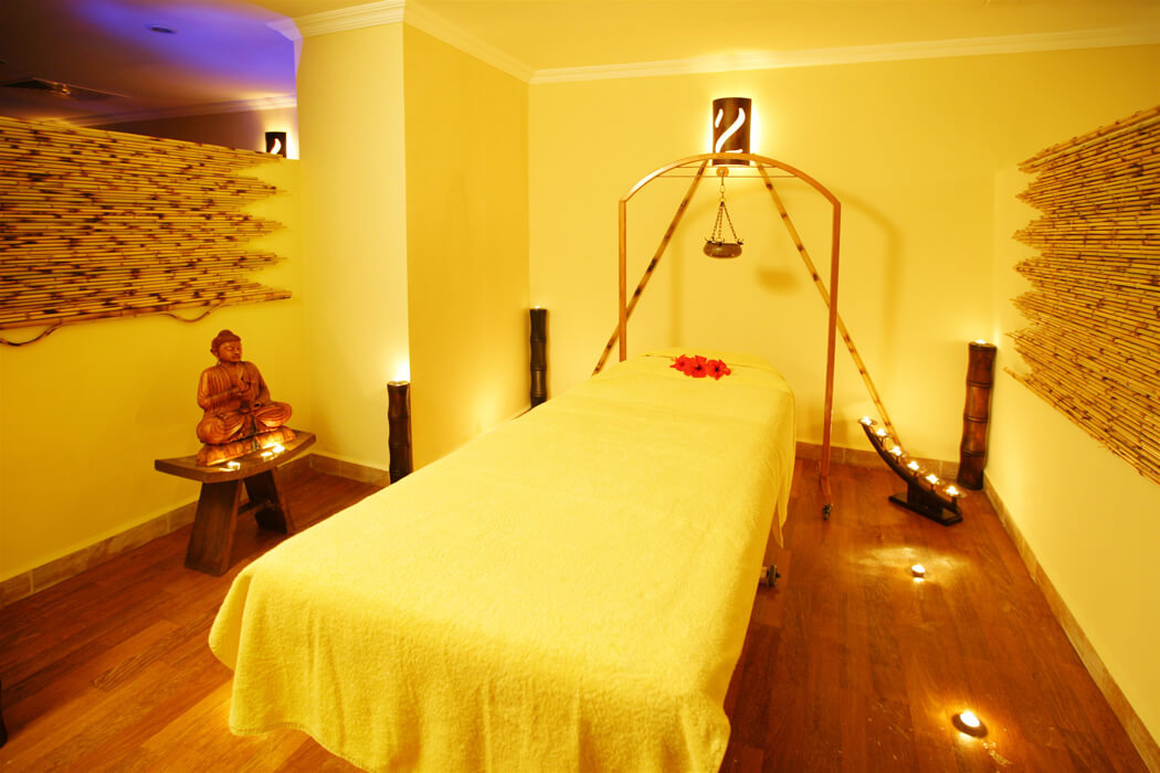 Saphir Hotel & Villas - łóżko do masażu
