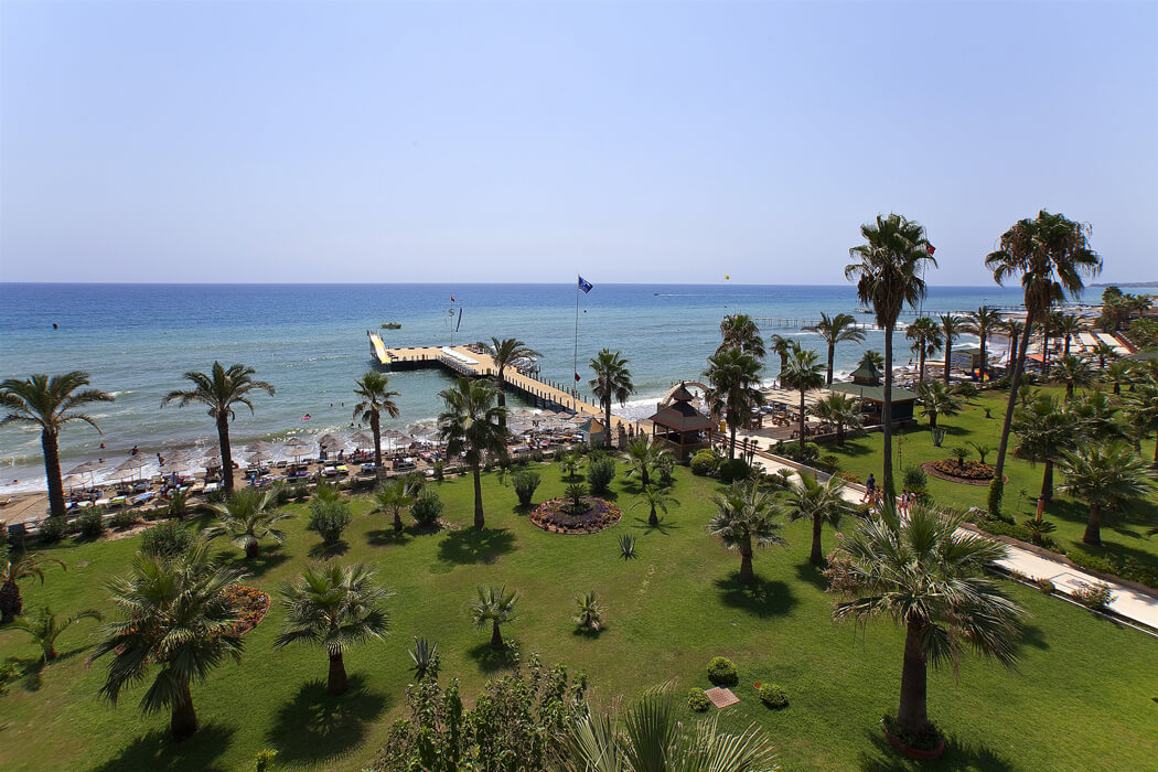 Saphir Hotel & Villas - plaża z pomostem