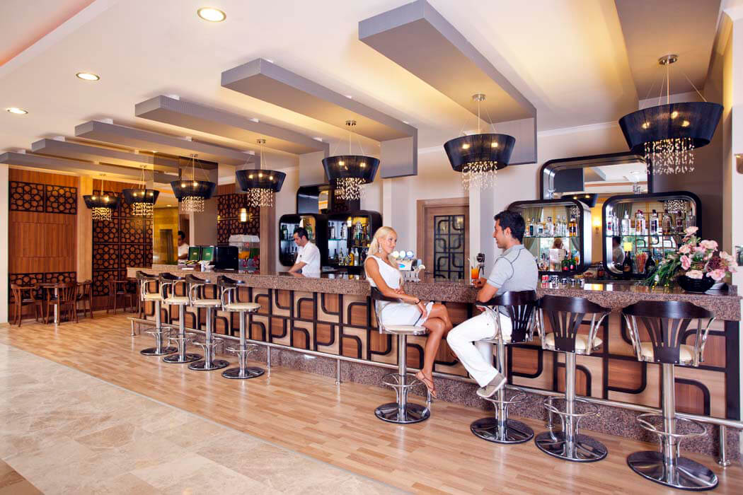 Hotel Titan Select - lobby bar