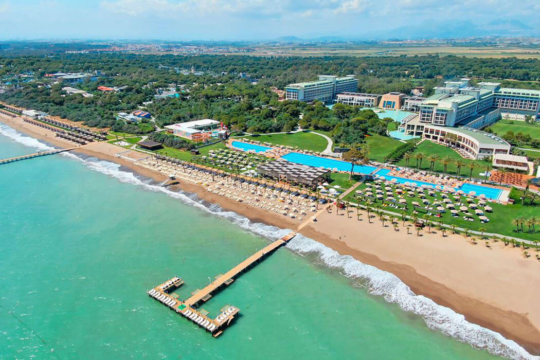 Hotel Rixos Premium Belek  -widok z lotu ptaka na plażę i na teren hotelu