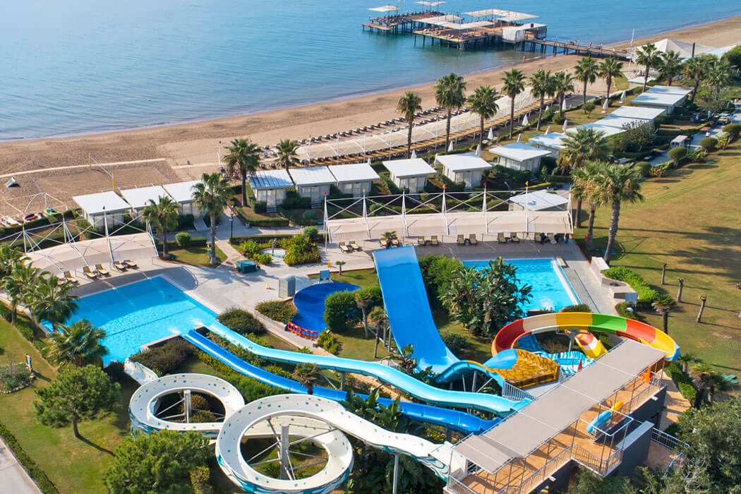 Susesi Luxury Resort Hotel - widok z góry na aquapark i na morze