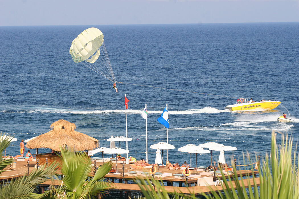Hotel Emelda Sun Club - sporty wodne na plaży