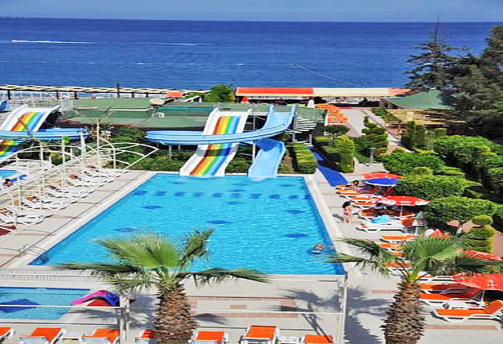 Hotel Lims Bona Dea Beach - widok na basen i zjeżdżalnie
