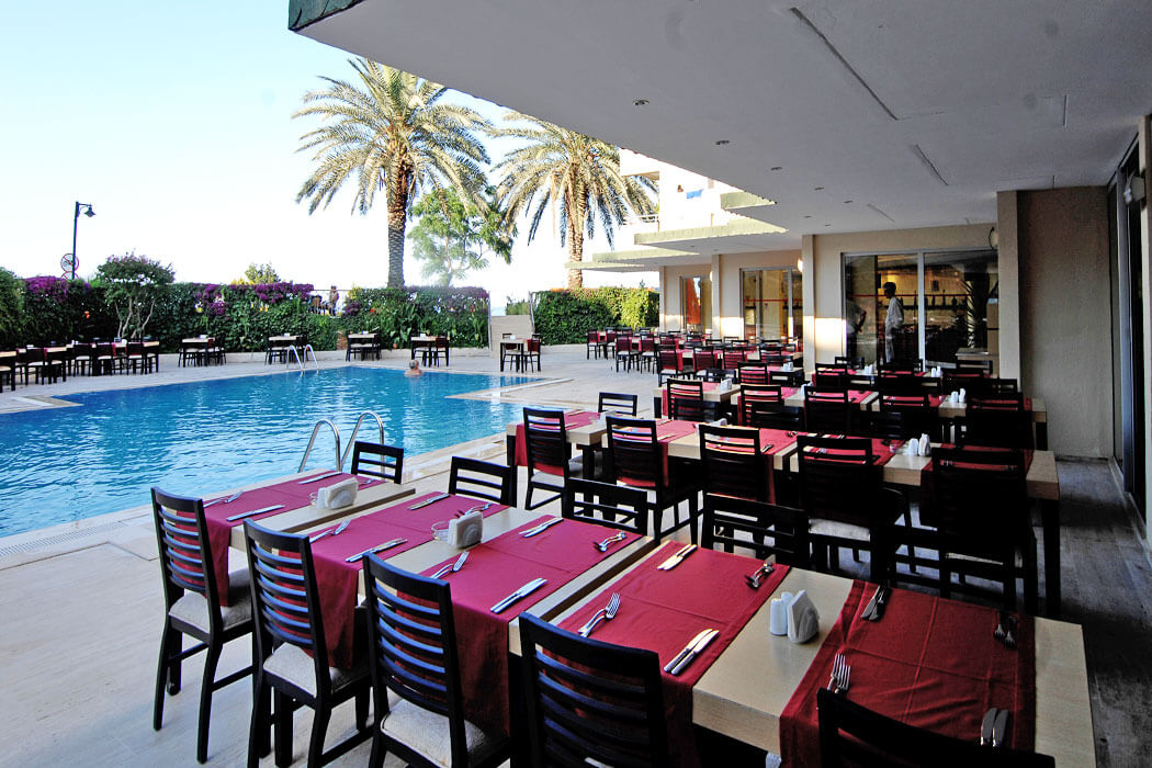 Viking Nona Beach Hotel - restauracja przy basenie