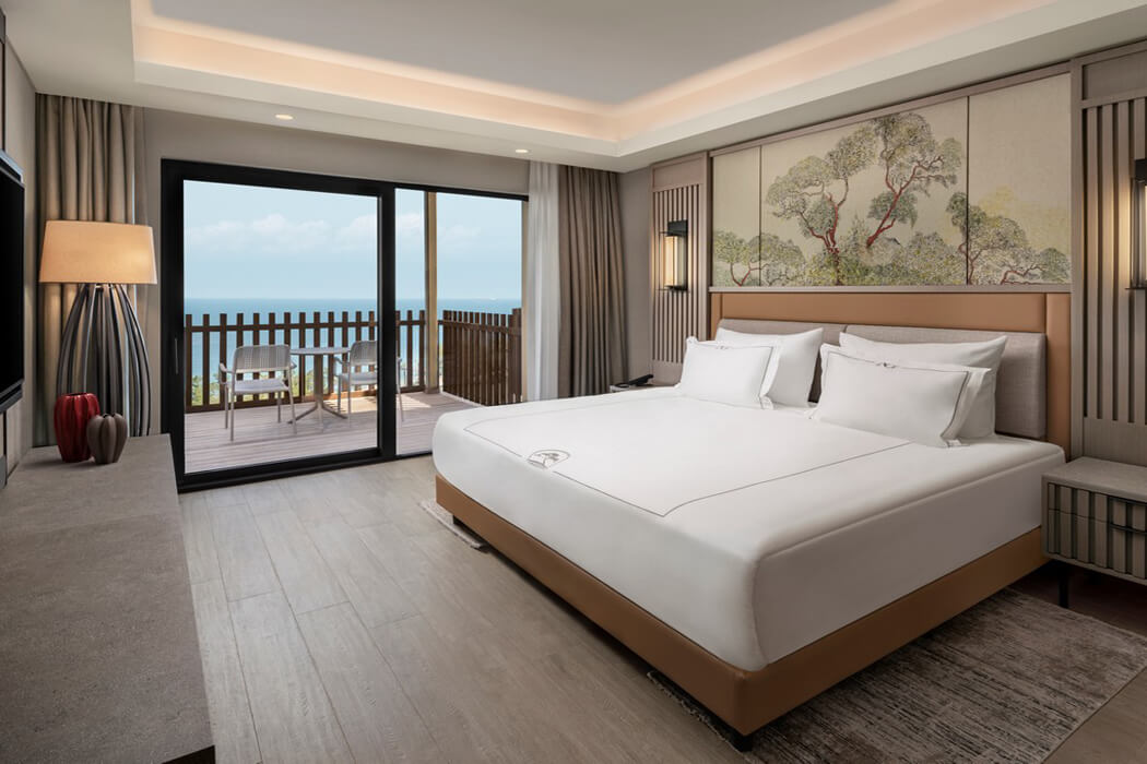 Hotel Ng Phaselis Bay - łóżko w corner suite unique sea view