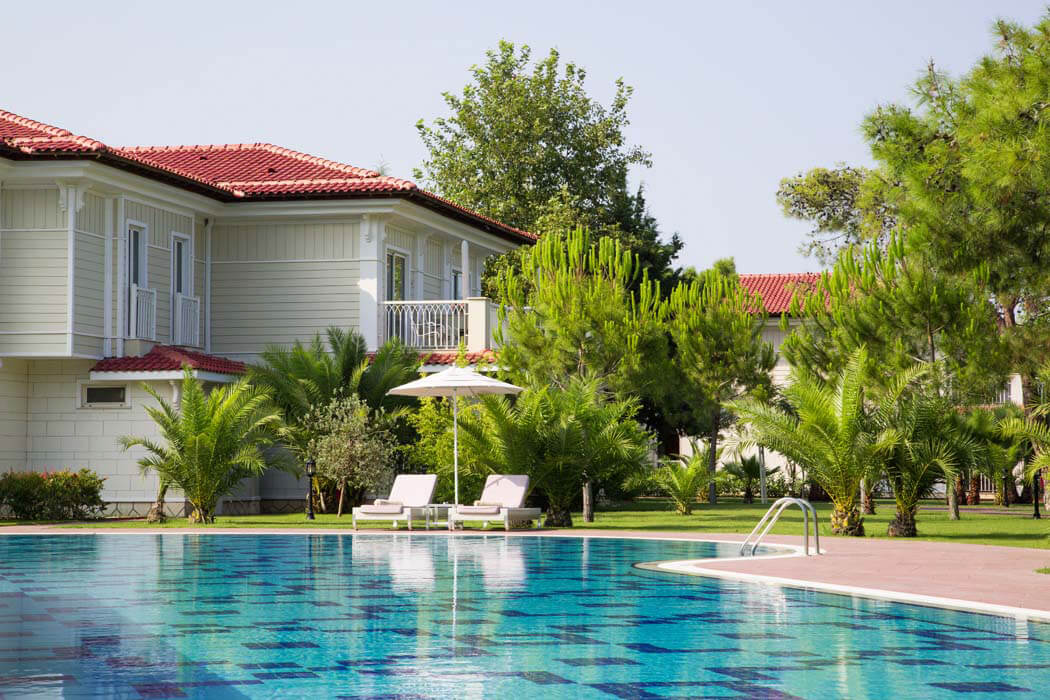 Hotel Gural Premier Tekirova - leżaki przy basenie