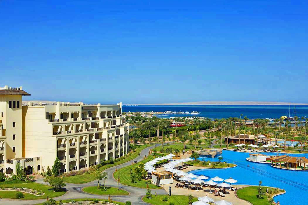Hotel Steigenberger Al Dau Beach - widok na hotel i morze
