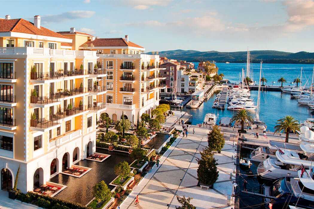 Hotel Regent Porto Montenegro (ex.regent) - widok na hotel i na morze